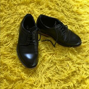 Boys Black Leather Oxford Dress Shoes, size 11, box and shoe bag included.